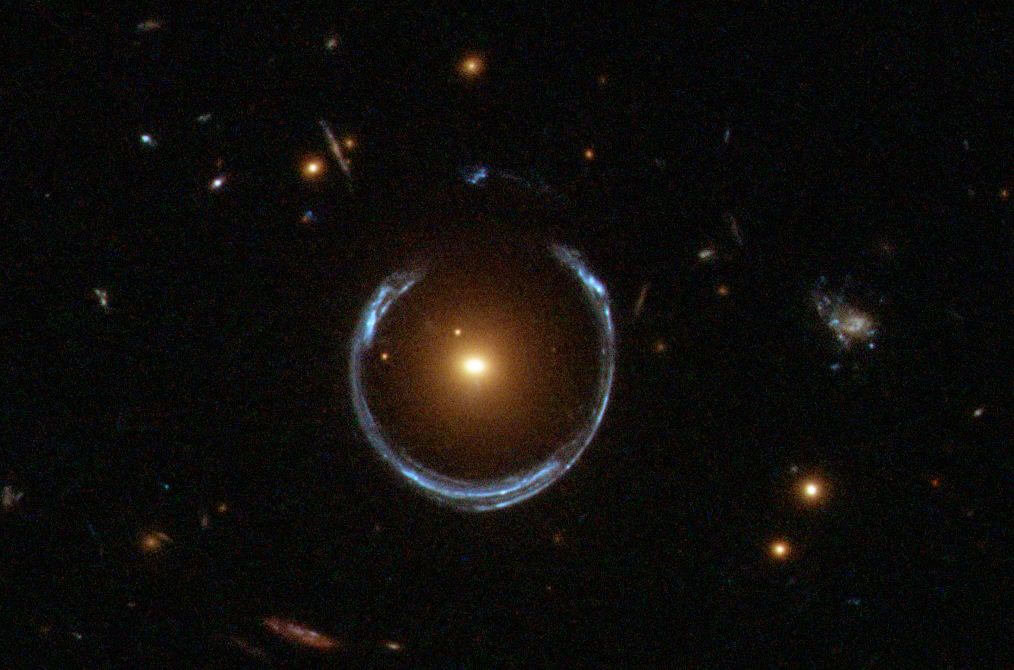 重力レンズ解析で得られた超大質量ブラックホール質量推定（LRG 3‑757）